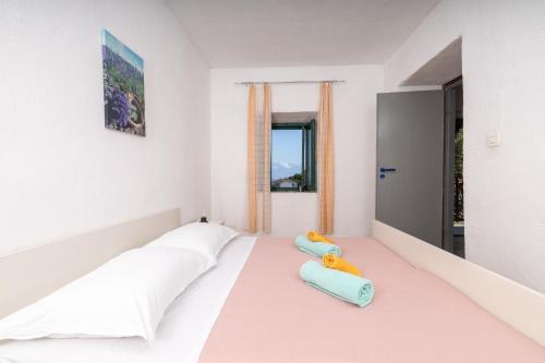 Postel nebo postele na pokoji v ubytování Seaside secluded apartments Cove Pobij, Hvar - 7506