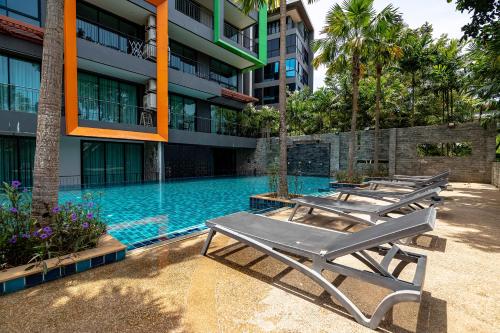 シャロンにある2BR Apartment 10 min to sea by IBG Property A406の長椅子