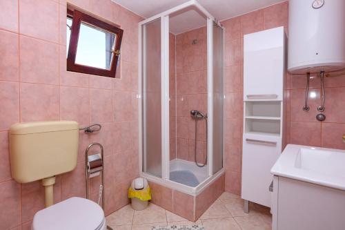 Ένα μπάνιο στο Apartments by the sea Rogoznica - 24889