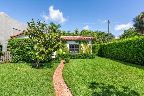 a brick path in the yard of a house at Spanish Charm 4br Guest House Private Yard in West Palm Beach