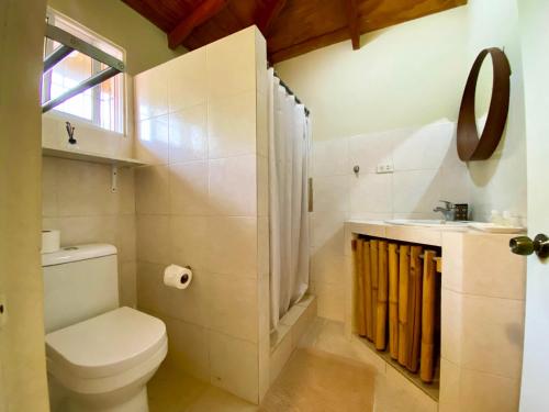 Koupelna v ubytování Villas del lago resort