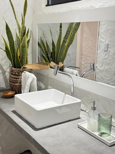 a white sink on a counter in a bathroom at Vilarejo Casa Branca in Barreirinhas