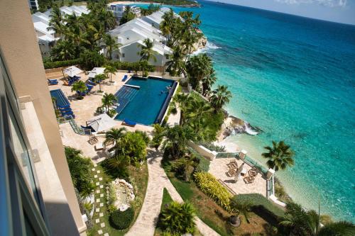 Bazen u ili blizu objekta The Cliff View