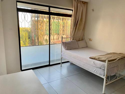 Ένα ή περισσότερα κρεβάτια σε δωμάτιο στο Tudor Nora apartments