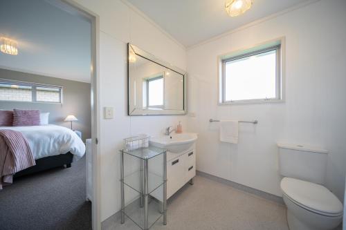 Koupelna v ubytování Fiordland Vista Lodge - Te Anau Holiday Home