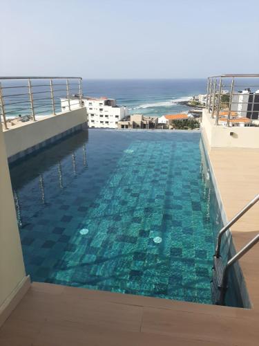 Océane Waves Building में या उसके करीब स्विमिंग पूल