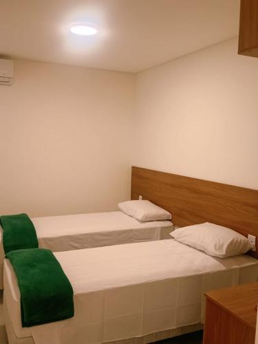 Postel nebo postele na pokoji v ubytování GRAN CARLO HOTEl