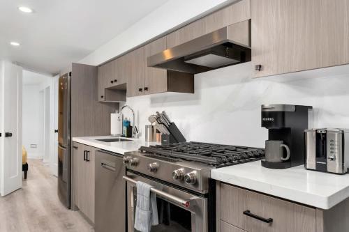 a kitchen with a stainless steel stove top oven at Modern 1-BR Condo with Parking in Downtown Toronto in Toronto