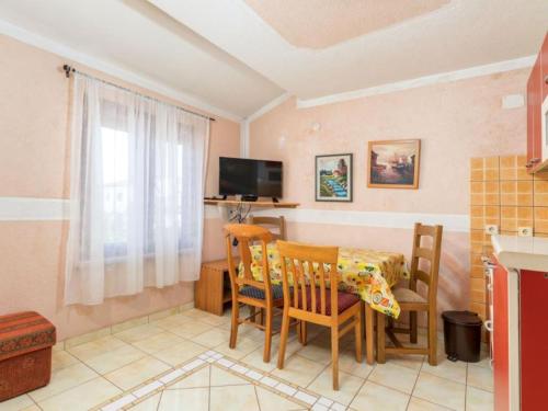 Apartments Manda - One Bedroom Apartment With Terrace A4