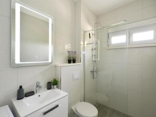 Apartment Sunshine Trogir - Three Bedroom Apartment with Balcony