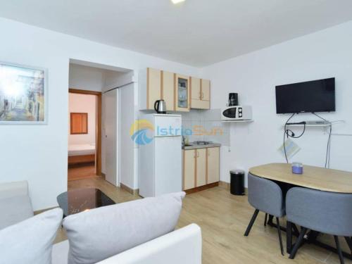 Apartments Manda - One Bedroom Apartment With Terrace A5