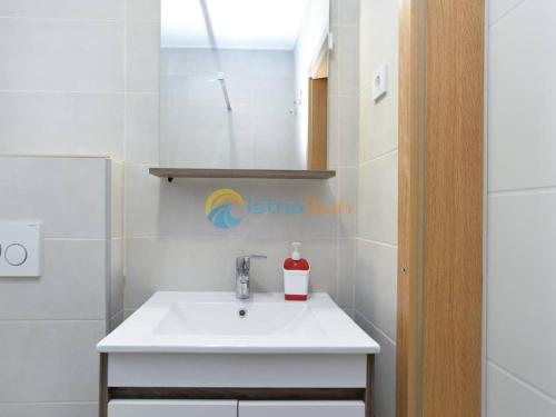 Apartments Manda - One Bedroom Apartment With Terrace A5