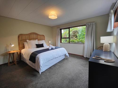 เตียงในห้องที่ Mountain Views on Matai