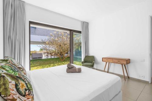 Postel nebo postele na pokoji v ubytování Villa Nutka - Premium stay with private access to the sea