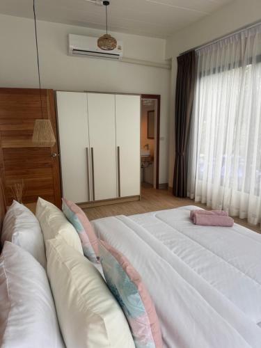 Ένα ή περισσότερα κρεβάτια σε δωμάτιο στο Chaota Modern House