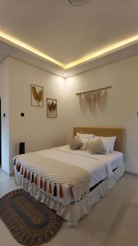 a bedroom with a large bed in a room at Sadewa Villa Batu in Punten