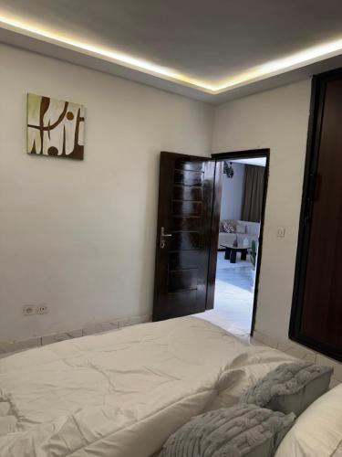 OLORI HOME - residence Haut standing客房内的一张或多张床位