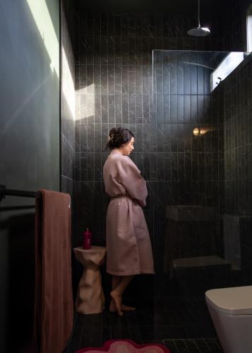 Bilik mandi di Tiers Rest - Romantic Bath & Fire Retreat on Cradle Mtn Way
