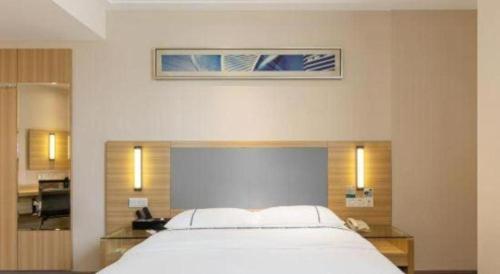 Letto o letti in una camera di City Comfort Inn Zhanjiang South Railway Station