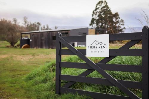 Gambar di galeri bagi Tiers Rest - Romantic Bath & Fire Retreat on Cradle Mtn Way di Chudleigh