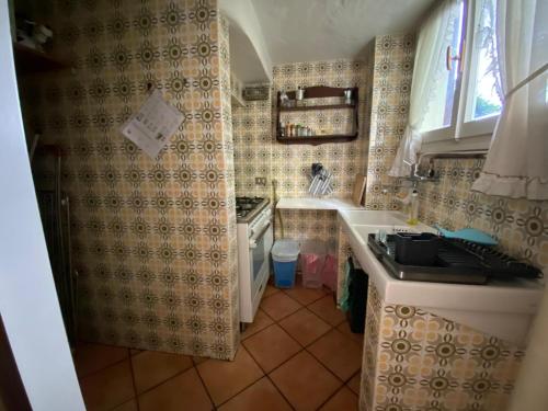 a small kitchen with a sink and a stove at Belle Epoque Belvilla by OYO in Meina