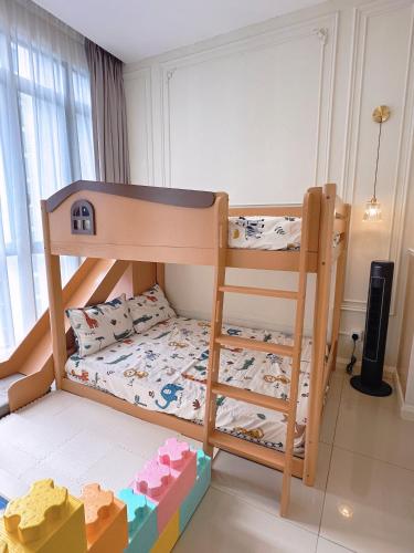 a bedroom with a bunk bed and a bunk bed ladder at Opposite Legoland 5mins Medini DPristine 8 to 10pax in Nusajaya