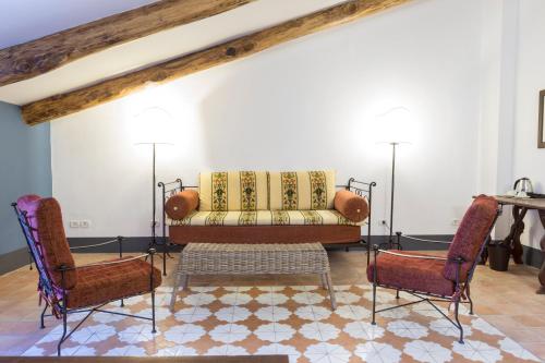 a living room with a couch and two chairs at Relais Regina Giovanna in Sorrento