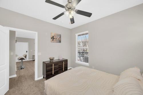 Voodi või voodid majutusasutuse Charming 1BR Easy Access to The Woodlands toas