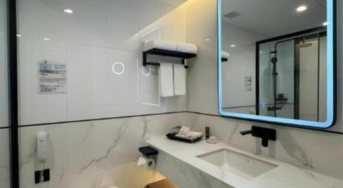 Gallery image of Emperor Hotel in Macau