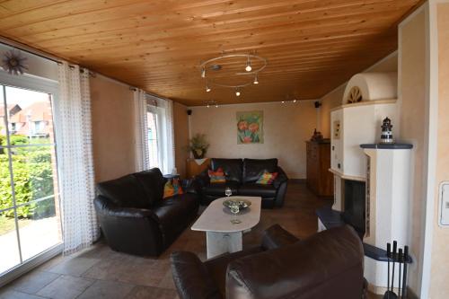 a living room with couches and a table at Haus Boddenperle in Breege