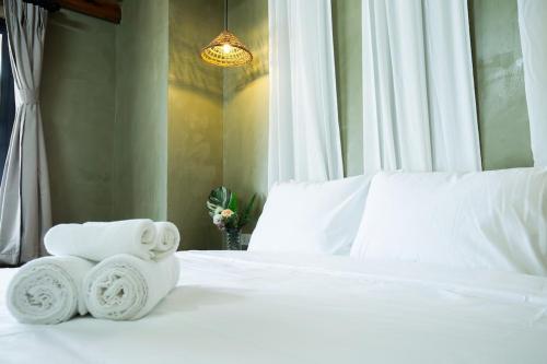 a bedroom with a bed with towels on it at Ruby's Home- Doc Let's House 