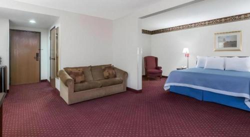 Katil atau katil-katil dalam bilik di Jesup Inn & Suites
