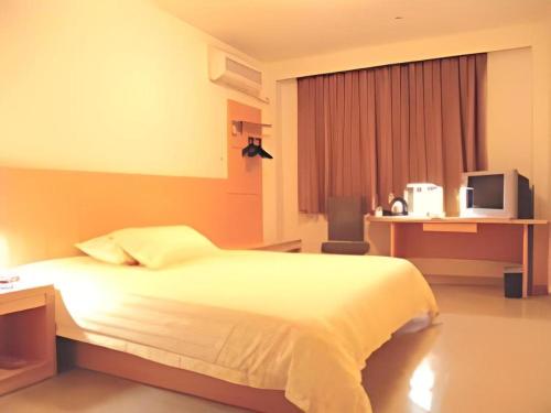 Ein Bett oder Betten in einem Zimmer der Unterkunft Jinjiang Inn Wenzhou Shuangyu The Terminal
