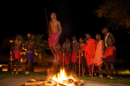 Επισκέπτες που μένουν στο Voyager Ziwani Tented Camp