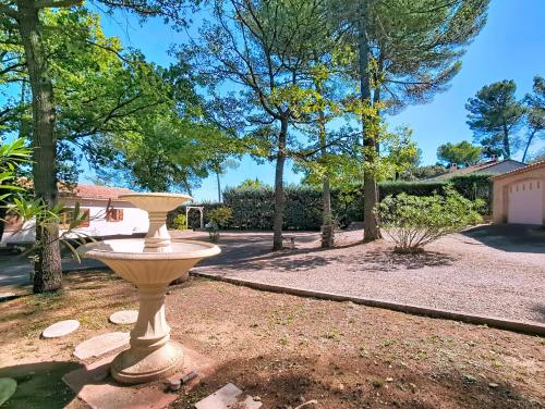Taman di luar Villa Isabella - Avec piscine et vue panoramique