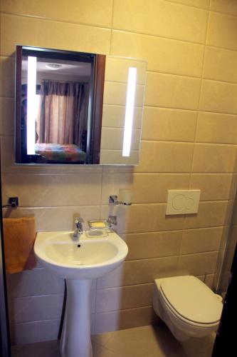 Un baño de Apartments Camilla