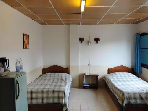 a room with two beds in a room at Panorama Hotel in Mae Hong Son