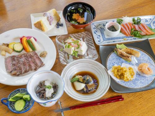 ホテルの敷地内または近くでの食事または食べ物