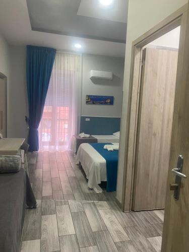 Ένα ή περισσότερα κρεβάτια σε δωμάτιο στο B&B VIVA NAPOLI