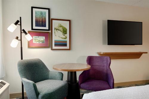 Μια τηλεόραση ή/και κέντρο ψυχαγωγίας στο Hampton Inn Hagerstown