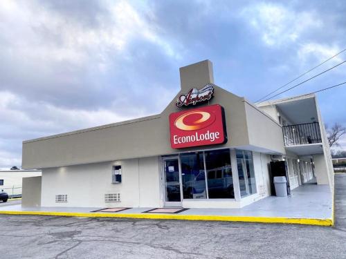 a fast food building with a sign on it at Econo Lodge Airport in Norfolk