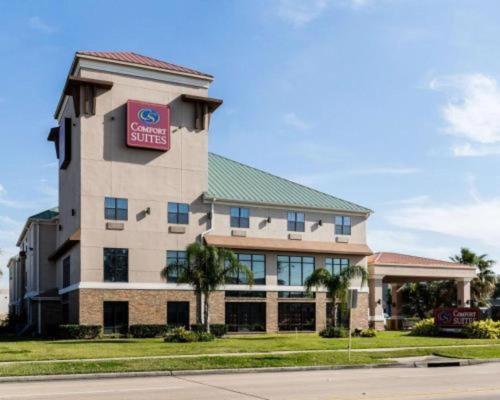 a rendering of the front of the hotel at Comfort Suites near NASA - Clear Lake in Webster