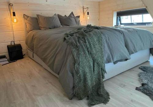 En eller flere senge i et værelse på Lindvallen - Modern Mountain House