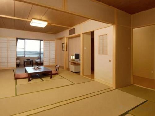a living room with a table and a couch at Ikadasou Sanjou in Shima