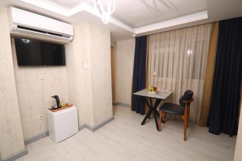 TV a/nebo společenská místnost v ubytování BALPETEK HOTEL