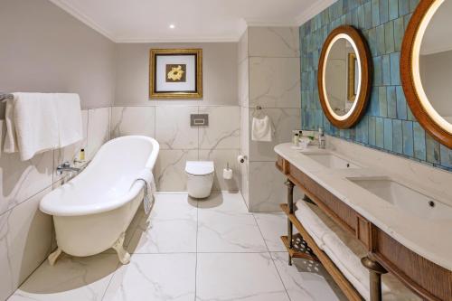 Bilik mandi di Southern Sun Mbombela
