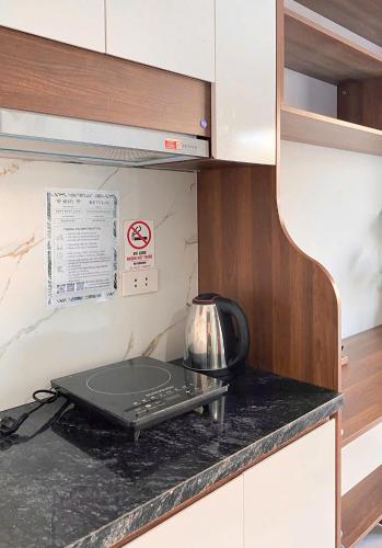 Η κουζίνα ή μικρή κουζίνα στο Hera West Lake Apartment