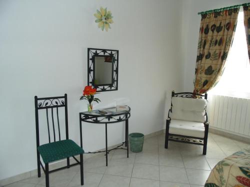 Φωτογραφία από το άλμπουμ του Chambres D’hôtes Lou Jassou σε Lapanouse-de-Cernon