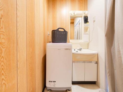 a bathroom with a water heater and a sink at Ikebukuro-Otsuka-10min ShinOtsuka Sta-For families and groups-Switch-net-Mobile Wi-Fi in Tokyo