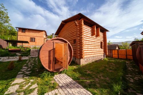 Eco cottages in the heart of Dilijan with Hot tube, Sauna and Chana